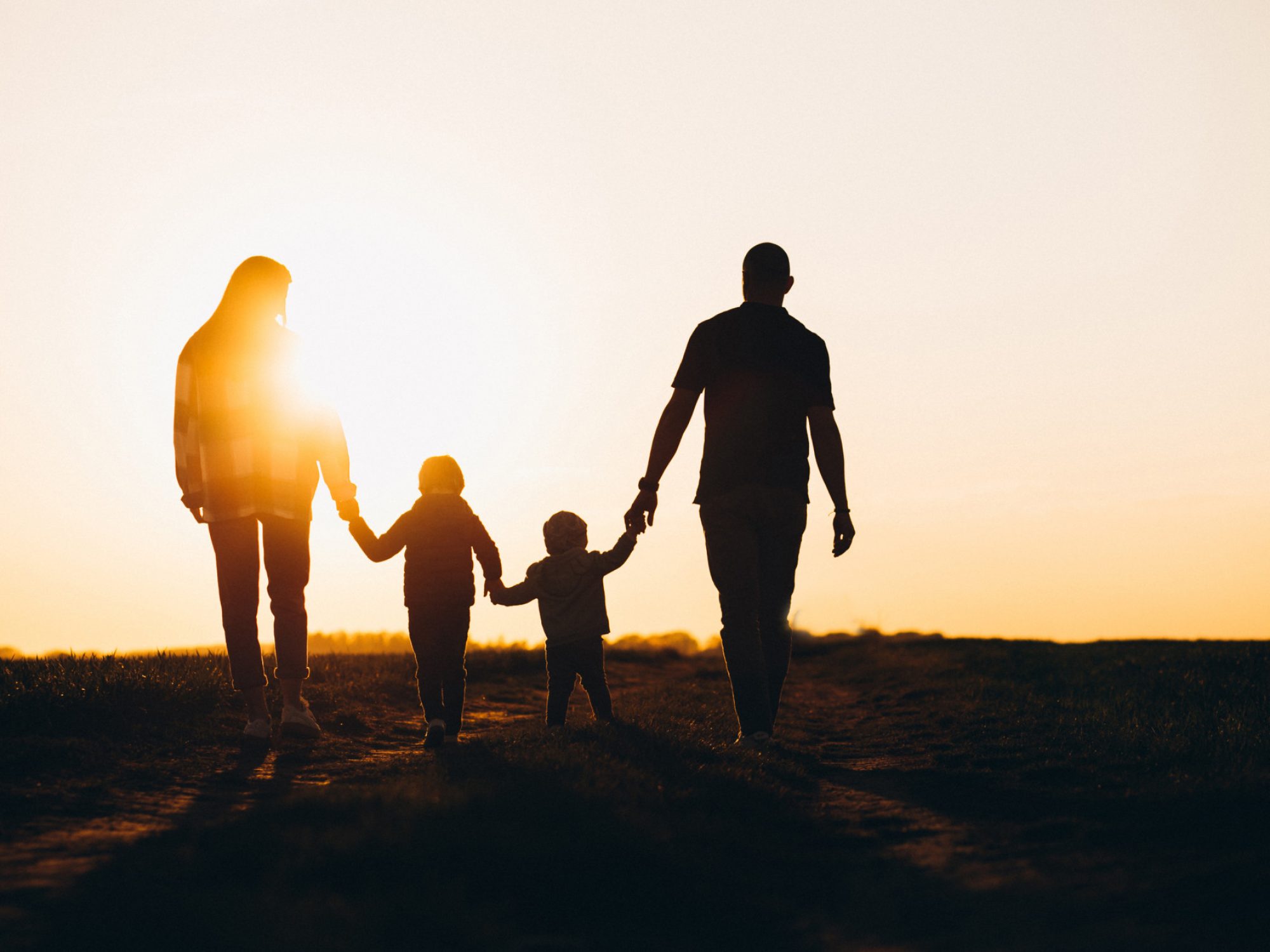 happy-family-silhouette-sunset (1) (1)